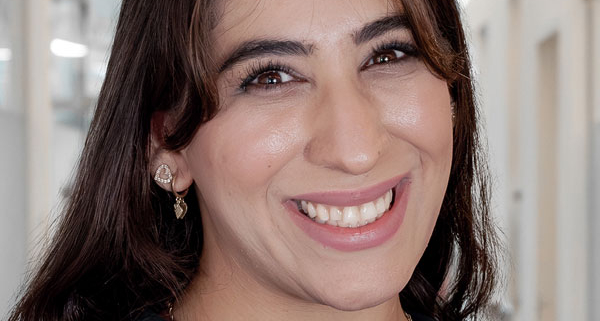 Niloofer Ghadery – Zahnmedizinische Fachangestellte Dr. Neumann + Kollegen Düsseldorf“